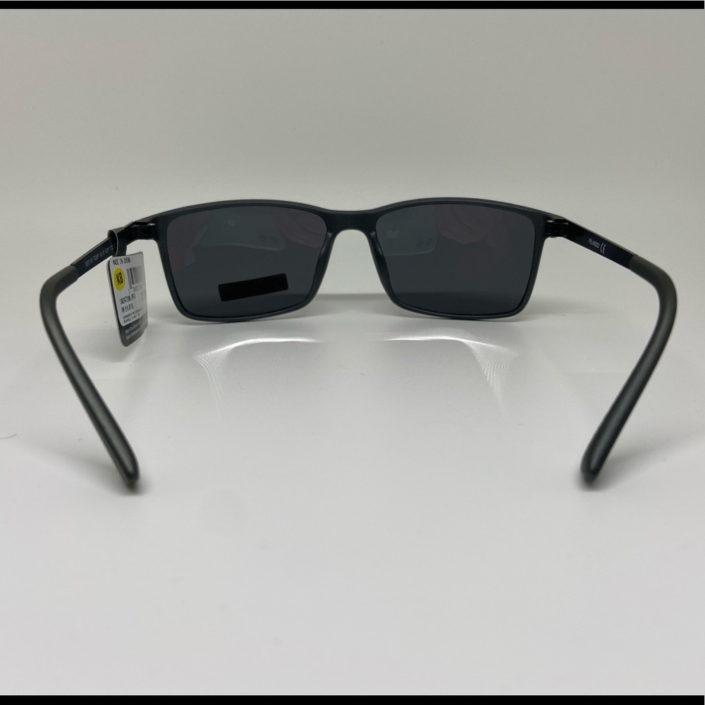 Foster Grant Max Block 100% UVA-UVB Polarized - Picture 8 of 15